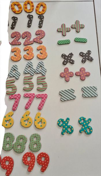 Lot de 42 chiffres magnétique et symboles mathématiques