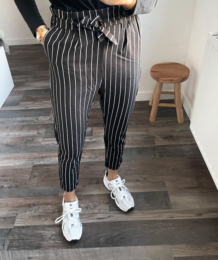 Pantalon noir et blanc à rayures Kiabi