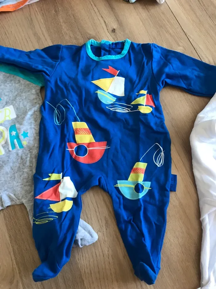 Lot de 3 pyjamas taille 3 mois - photo numéro 3