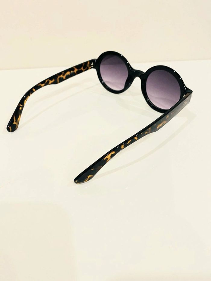 Lunette de soleil mixte ronde noire bras marron léopard uvprotection catégorie 3 - photo numéro 4