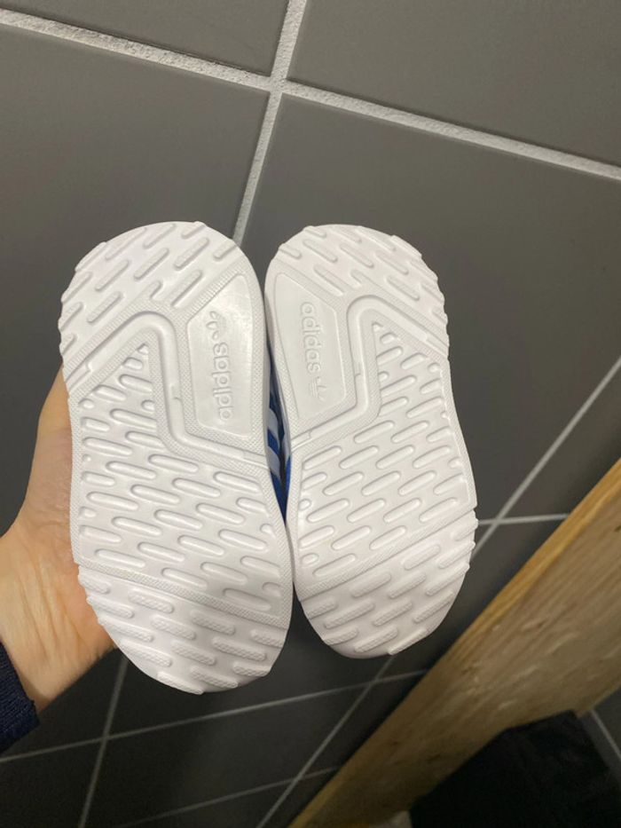 Basket adidas taille 20 neuve - photo numéro 4