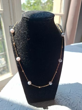 Collier acier inoxydable neuf avec etiquette perles blanches réglable