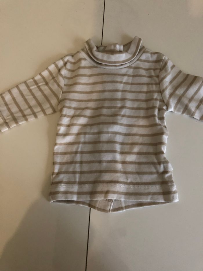 1 bodies et 1 t-shirt manche longue - 1 mois