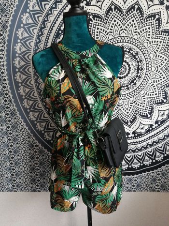 Combishort noire motifs tropicaux avec ceinture dos nu / shein / (XS)
