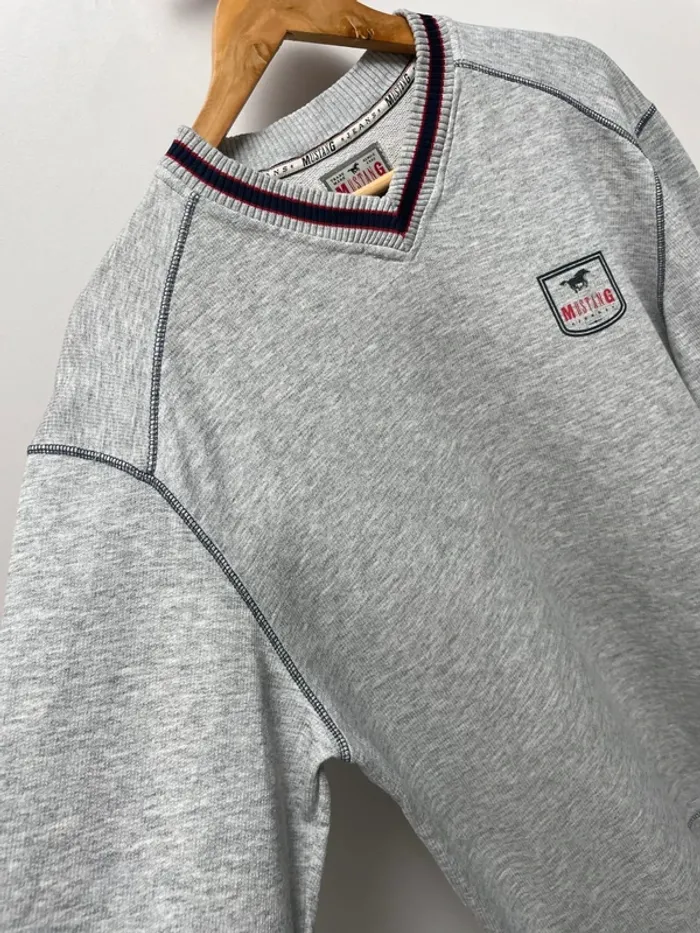 Mustang vintage V-neck grey sweater Mens Small car racing nascar - photo numéro 5
