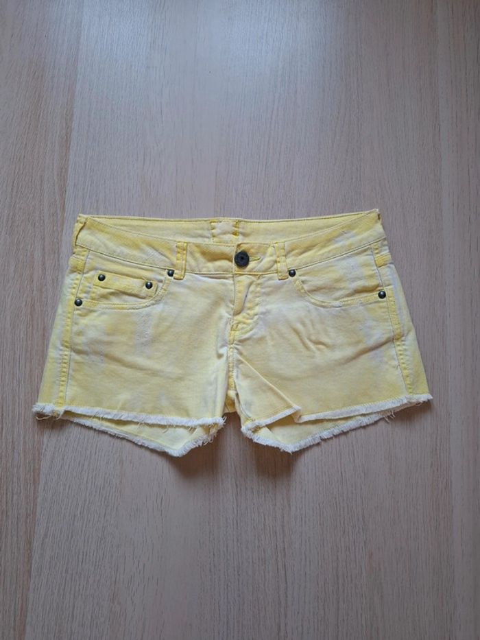 Short jaune délavé