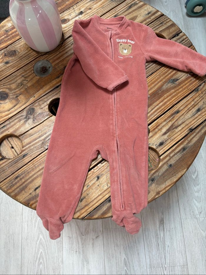 Pyjama velours rose Kiabi - Taille 12 mois - photo numéro 2