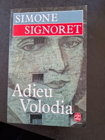 Roman de Simone Signoret Adieu Volodia en bon état