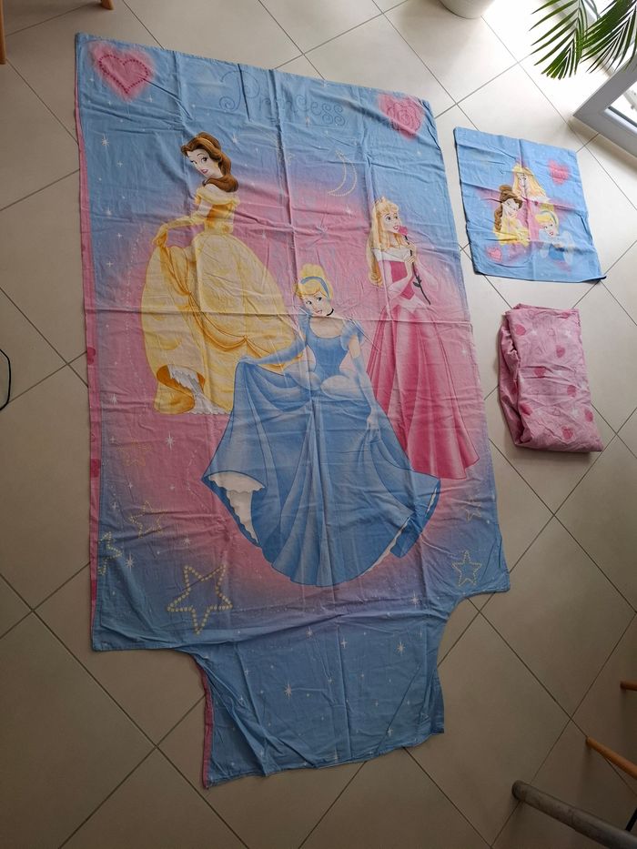 Lot de 3 parures et une couette  princesse disney - photo numéro 2