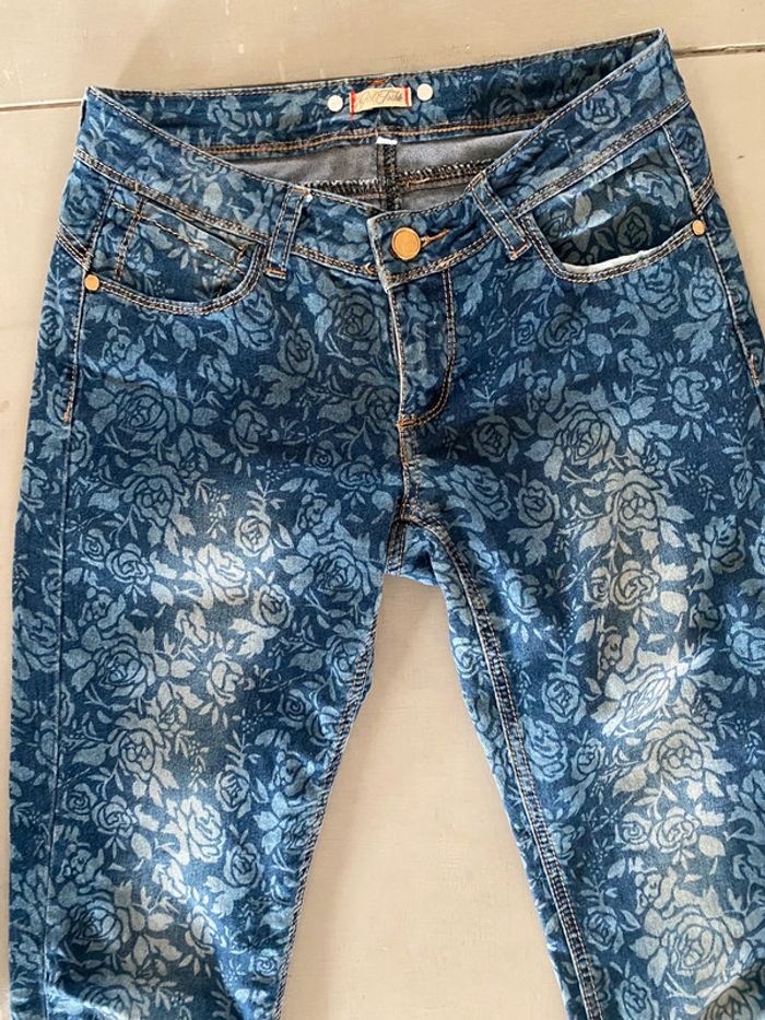 Jeans Girl Tribu bleu avec fleurs taille 34 - photo numéro 2