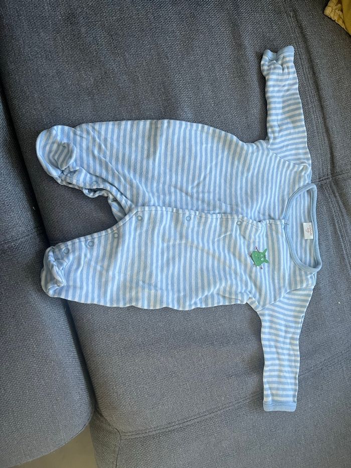 2 pyjamas - photo numéro 2