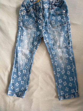 Jeans à fleurs 36 mois