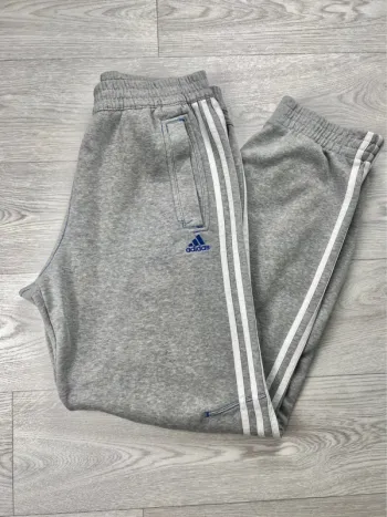 Jogging Adidas gris 3 bandes – Logo bleu – Taille L