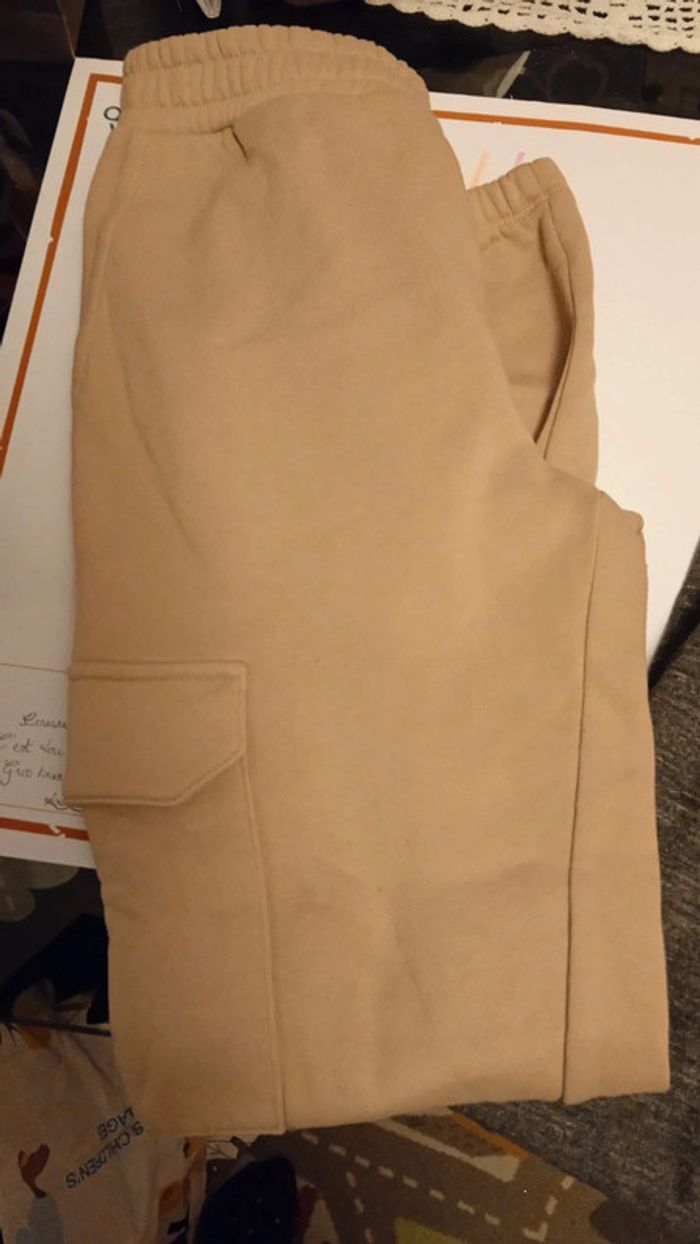 Lot 2 pantalons joggings fille