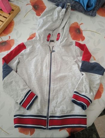 Veste a capuche 8 ans
