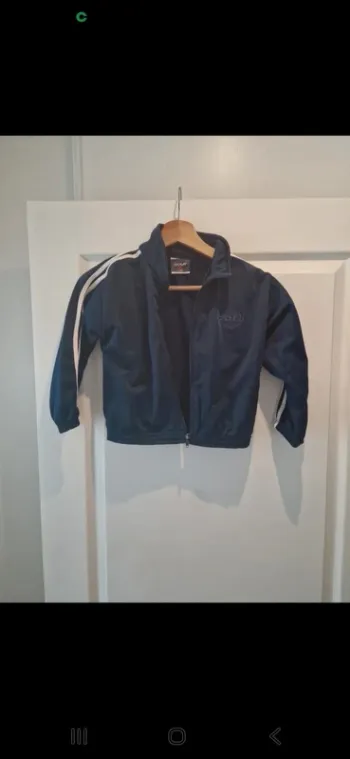 Haut de survêtement gola vintage  5/6ans bleue matine tres bon etat