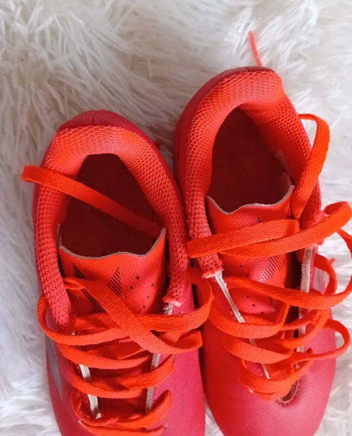 Crampons Adidas rouge fluo t.31🤍 - photo numéro 3