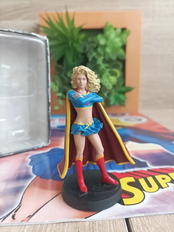 Figurine Supergirl DC Comics Eaglemoss Super Héros - photo numéro 3