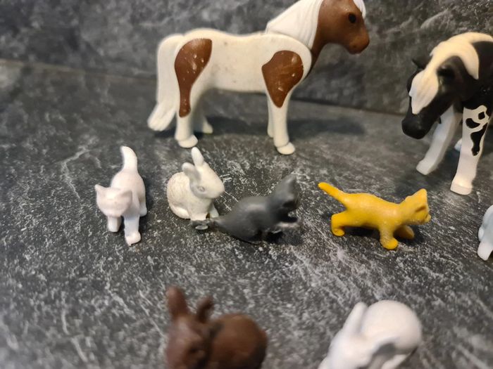 Playmobil lot animaux abîmés poneys chats lapins.. - photo numéro 2