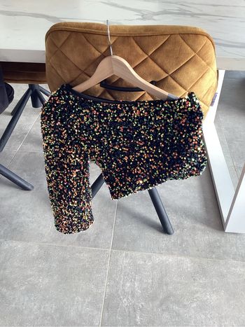 Superbe haut asymétrique multicolore pour des soirées de folies