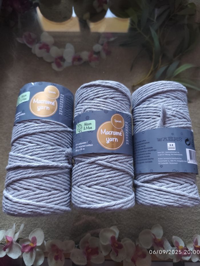 Macramé 4 bobines, fil 4 mm NEUF gris clair