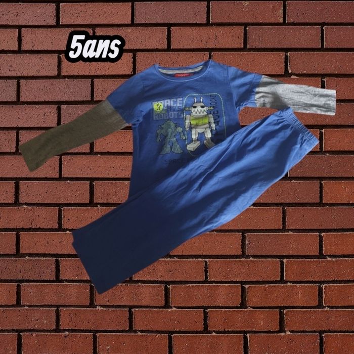 Pyjama deux piece garçon T.5ans