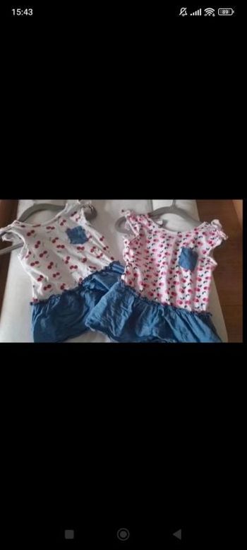Lot robes avec des cerises