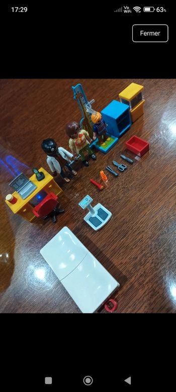 Cabinet de pédiatre playmobil 