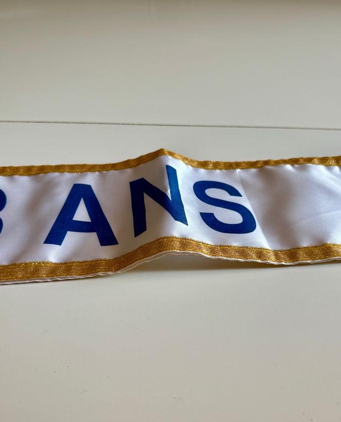 Écharpe Miss 18 ans blanche avec bordure dorée – Anniversaire - photo numéro 4