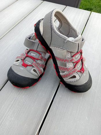 Chaussures de marche ouvertes