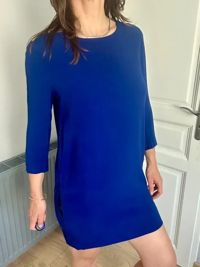 Robe droite Sandro bleu roi – poches & découpe dos - photo numéro 3