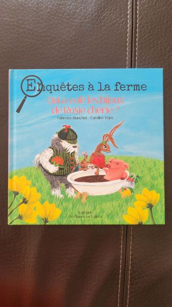 Livre " Enquêtes à la ferme . Qui a volé les bijoux de Rosie chérie ?  "