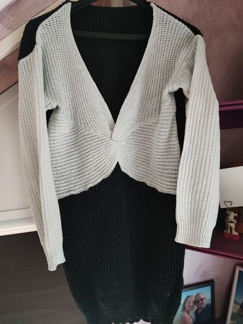 Robe pull grand col V
