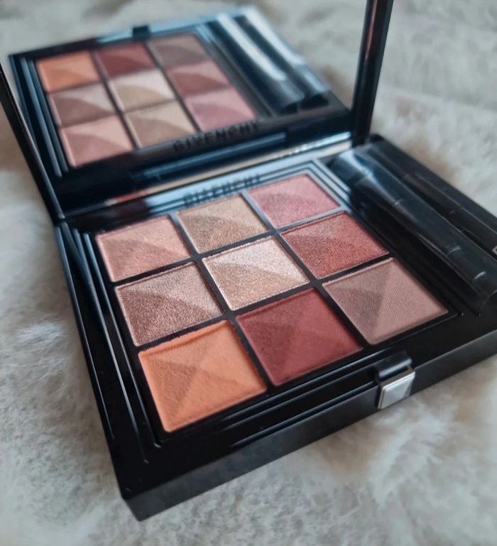 Le 9 de Givenchy palette à fards multi-finis naute pigmentation, très longue tenue