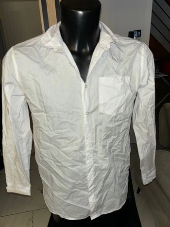 Magnifique chemise blanche taille 16 ans en très bon état