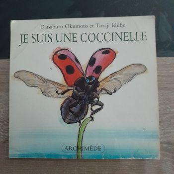 Album école des loisirs Je suis une coccinelle