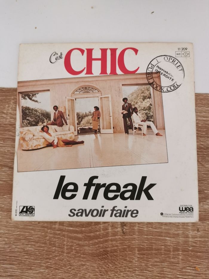 Chic – Le Freak

. Disque vinyl 45t - photo numéro 2