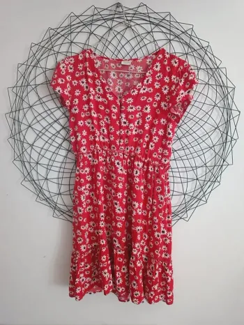 Robe rouge fleurie taille M