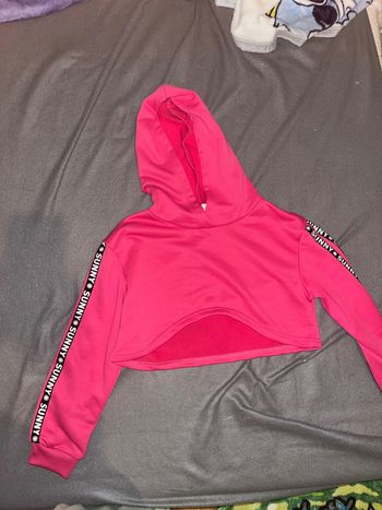 Pull court à capuche