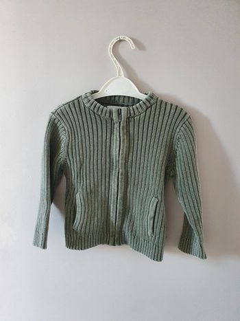Gilet vert obaïbi 23 mois très bon état