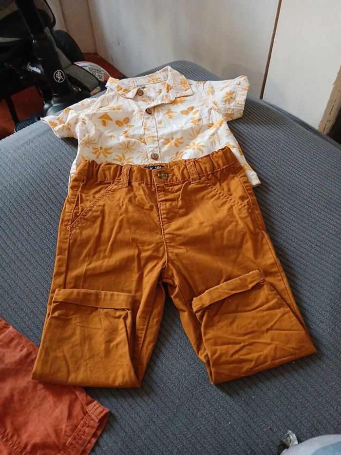 Deux pantalons et une chemise manche courte - photo numéro 6