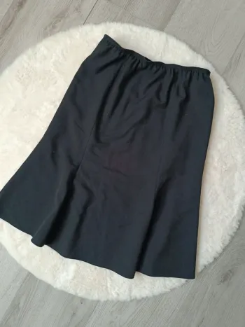 Jupe noire élastiquée taille 42 (midi, confortable)