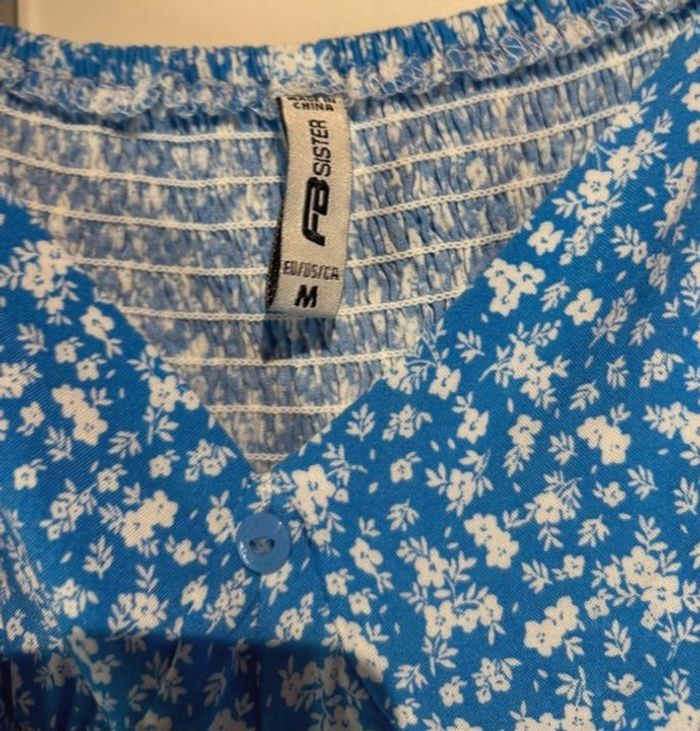 Blouse bleue à fleurs blanches manches longues New Yorker – Taille M – Neuve sans étiquette - photo numéro 2