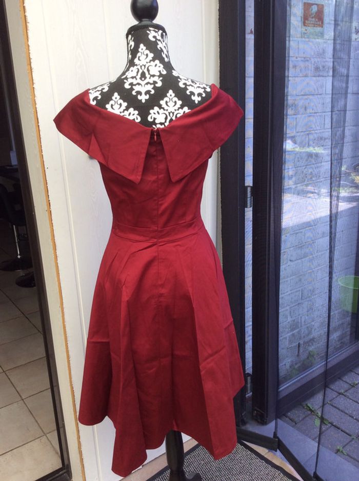 Robe bordeaux épaule découverte (n°8) - photo numéro 2