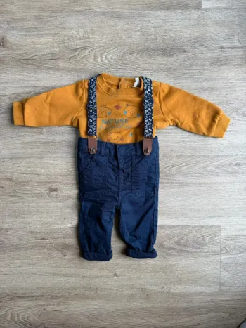 Pantalon Orchestra 3 mois avec bretelles et pull moutarde bleu marine bébé garçon très bon état