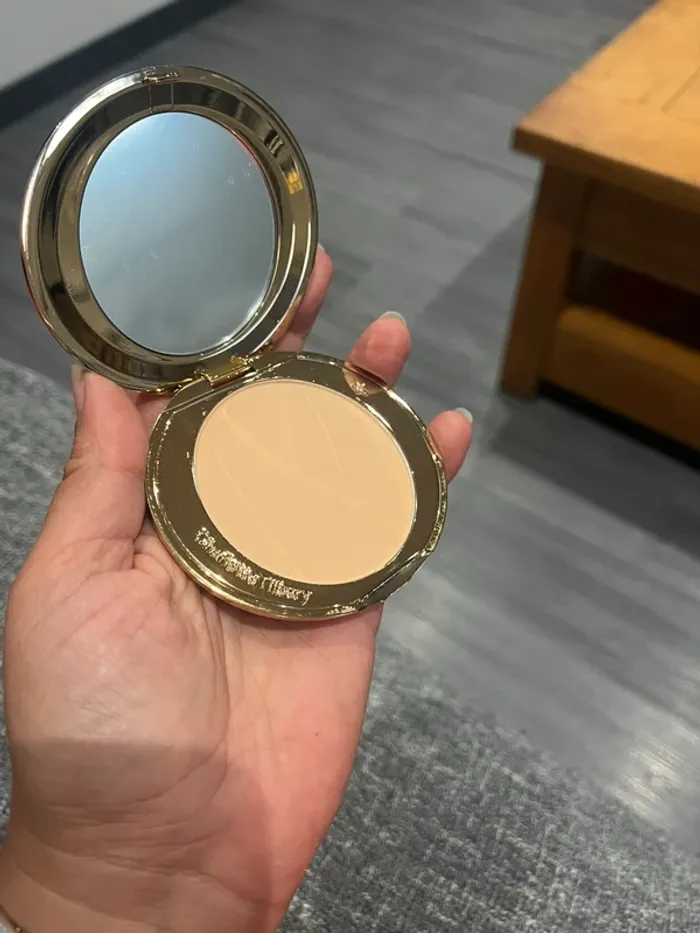 Poudre airbrush flawless finish Charlotte tilbury Couleur 2 medium  8g Neuve - photo numéro 4
