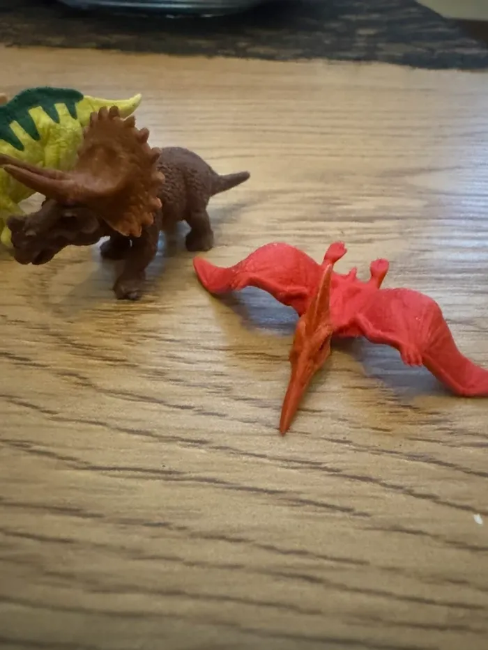 🦖 Lot de 5 petits dinosaures gomme - photo numéro 3