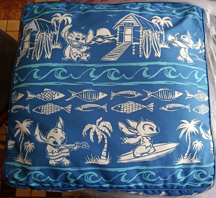 pouf coussin Disney Stitch neuf 65 cm - photo numéro 7