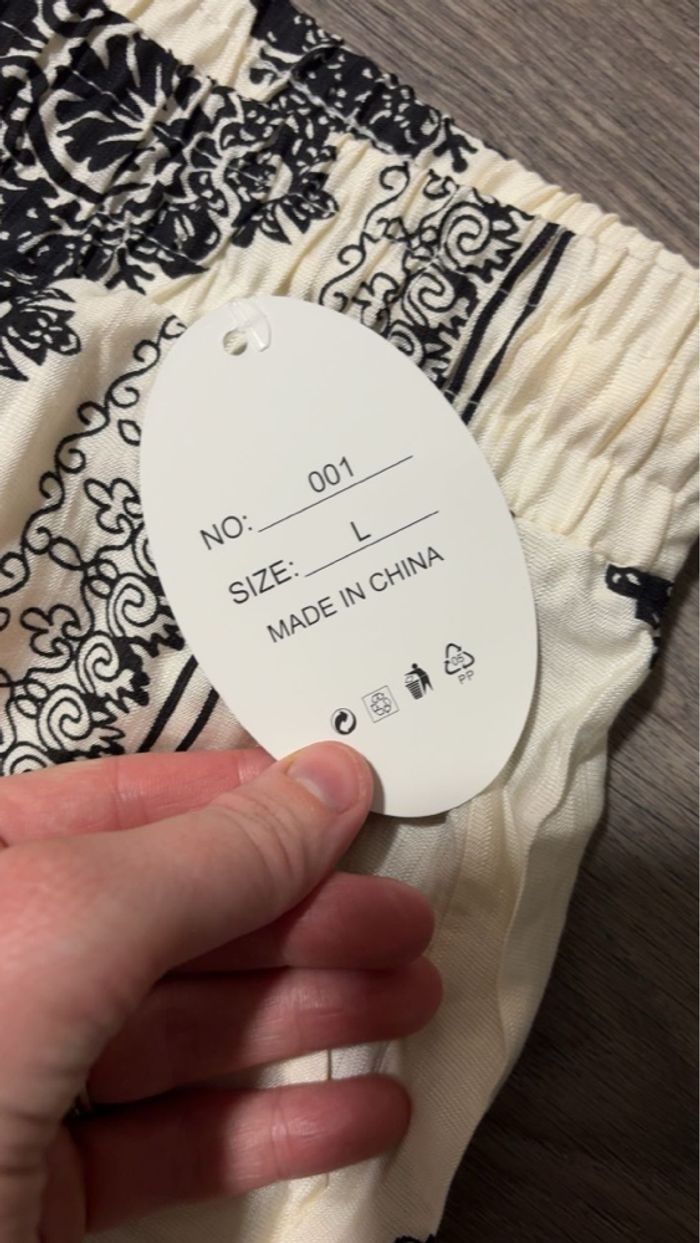 Pantalon neuf - photo numéro 2