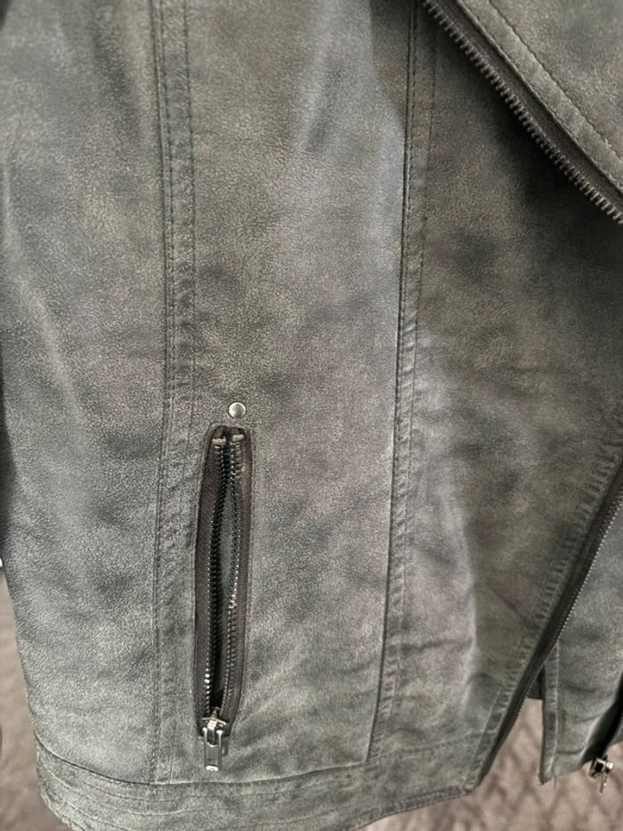 Veste grise effet cuir C&A - Taille 16 ans - photo numéro 7